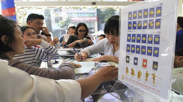  Giá vàng trong nước gần bằng thế giới